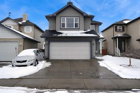 14 Marthas Close NE Calgary AB T3J 4P2