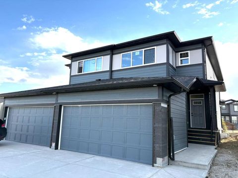 Photo of 272 Legacy Glen Parade SE, Calgary, AB T2X 5Z6 (MLS # A2306438)