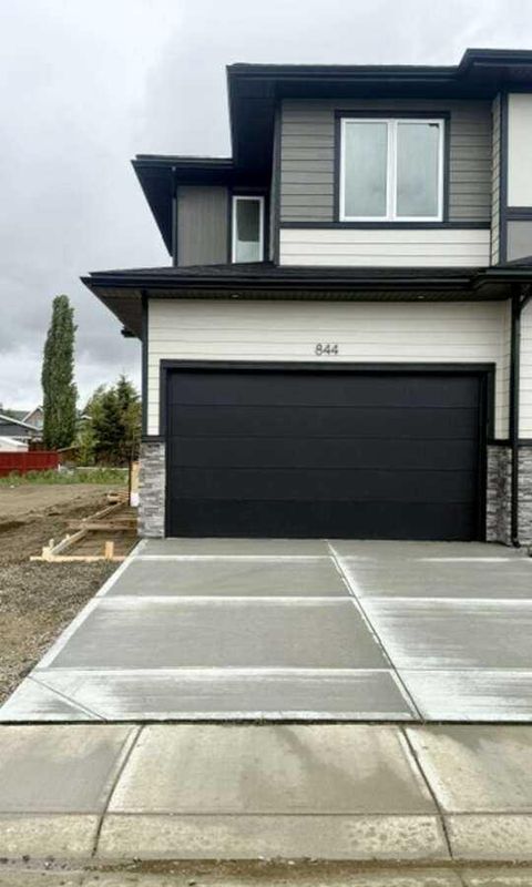 Photo of 844 Beckner Street, Carstairs, AB T0M 0N0 (MLS # A2320737)