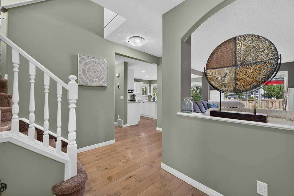 141 Douglas Glen Manor SE