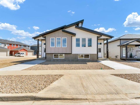 Photo of 19 Somerside Gate SE, Medicine Hat, AB T1B 0M1 (MLS # A2341724)