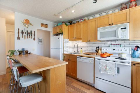 Photo of 2515 14A Street SW #405, Calgary, AB T2T 3X6 (MLS # A2310095)