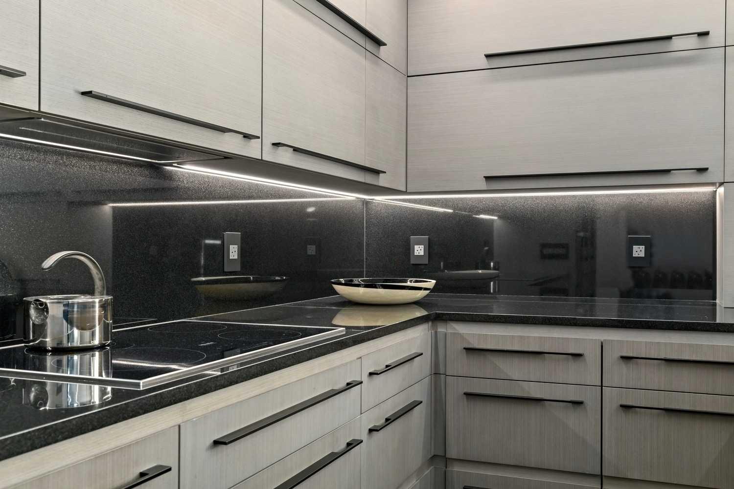 629 Royal Avenue SW 404