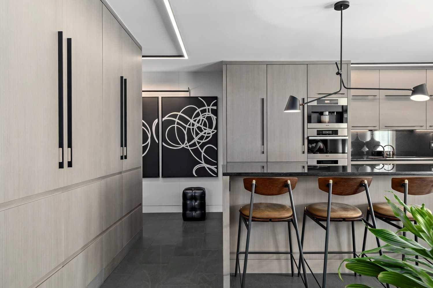 629 Royal Avenue SW 404