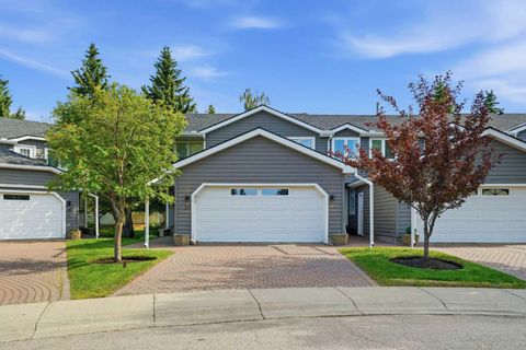 Photo of 16 Wood Crescent SW, Calgary, AB T2W 4B6 (MLS # A2324011)