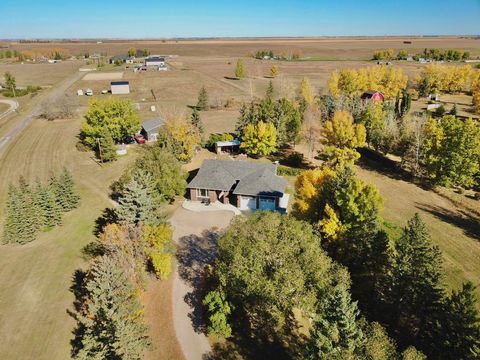112096 273 Avenue E Rural Foothills County AB T1T 4M8