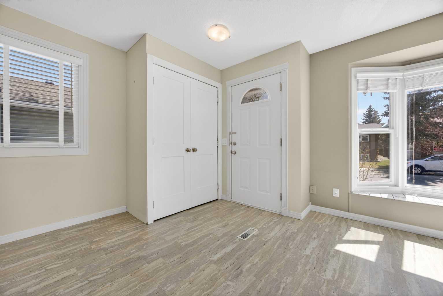 84 Macewan Glen Way NW