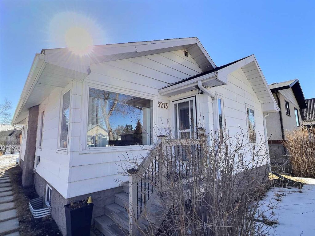 Photo of 5213 55 Avenue, Ponoka, AB T4J 1G9 (MLS # A2294423)