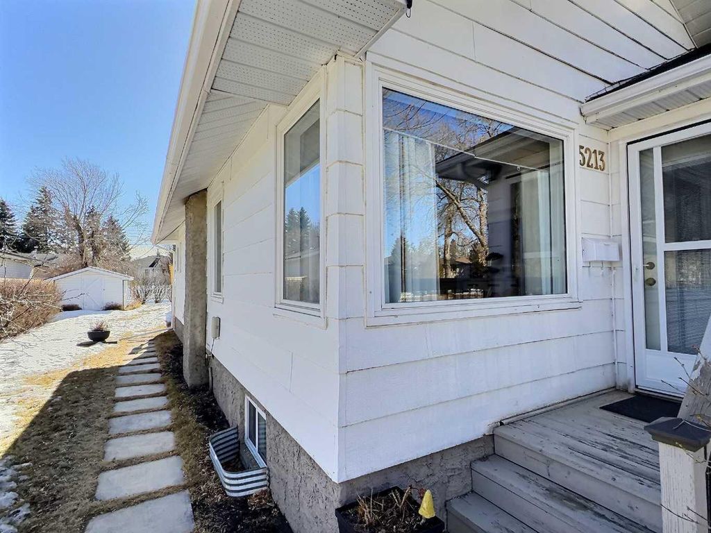 Photo of 5213 55 Avenue, Ponoka, AB T4J 1G9 (MLS # A2294423)