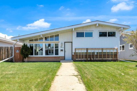 827 Maplewood Crescent SE Calgary AB T2J 1T3