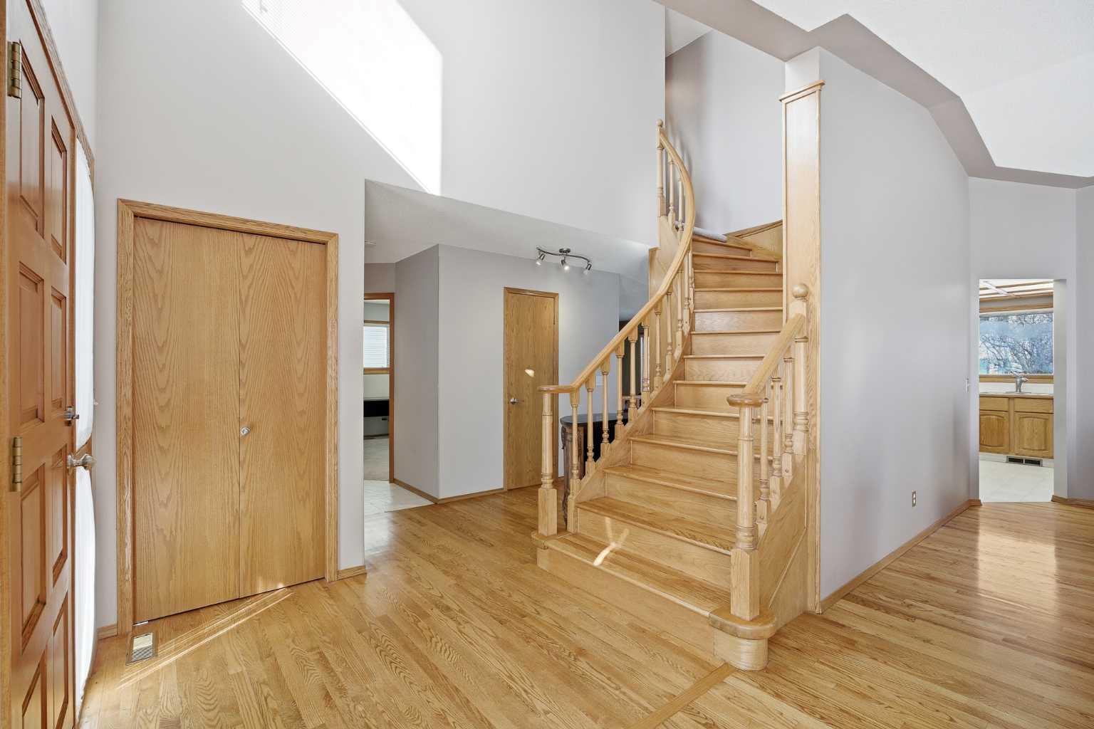 146 Hawkdale Circle NW