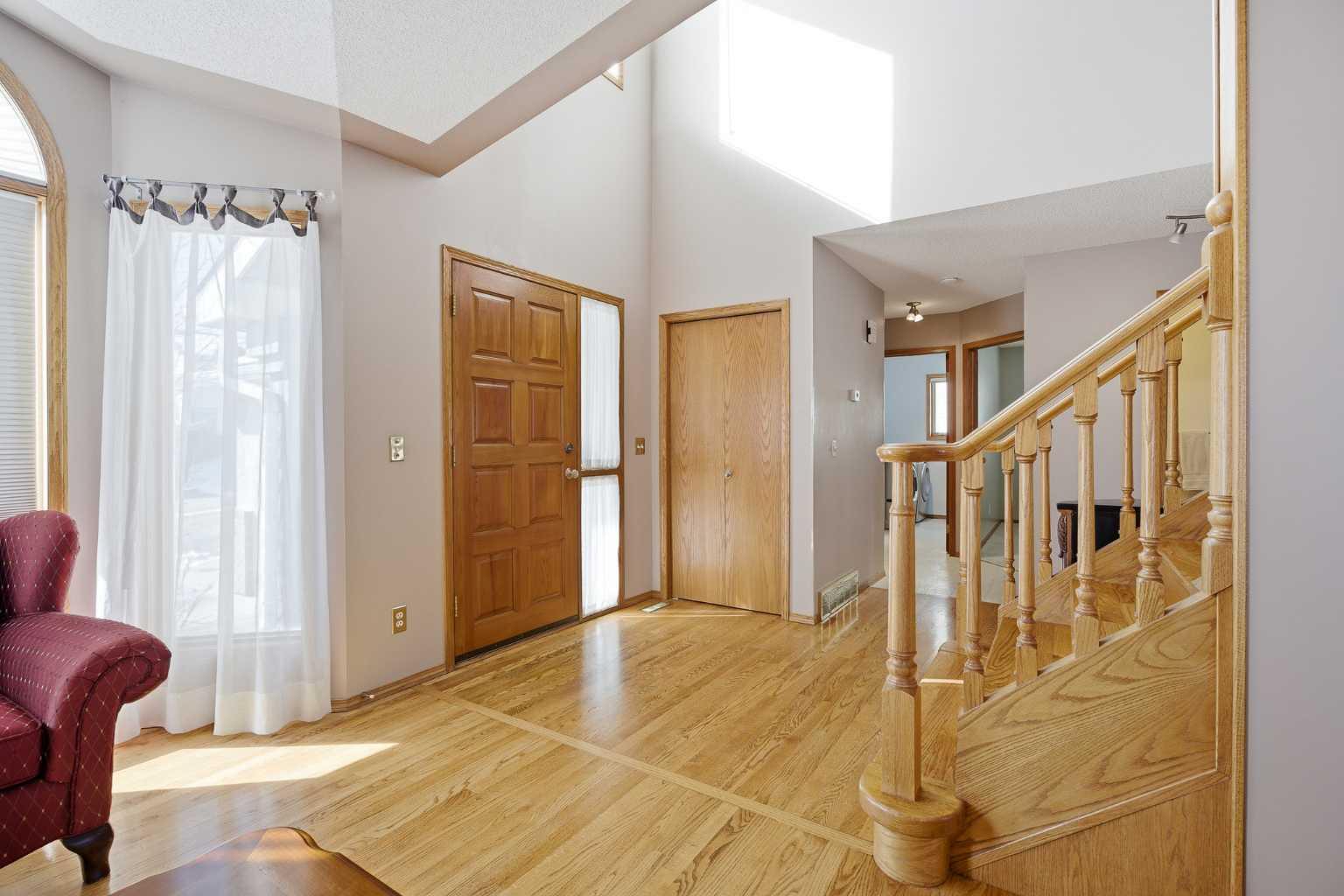 146 Hawkdale Circle NW