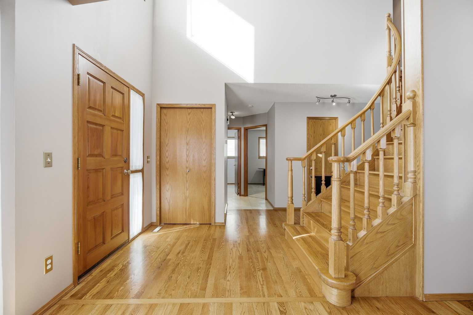 146 Hawkdale Circle NW