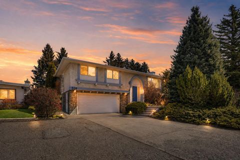 Photo of 208 DALCASTLE Court NW, Calgary, AB T3A 2A7 (MLS # A2306174)