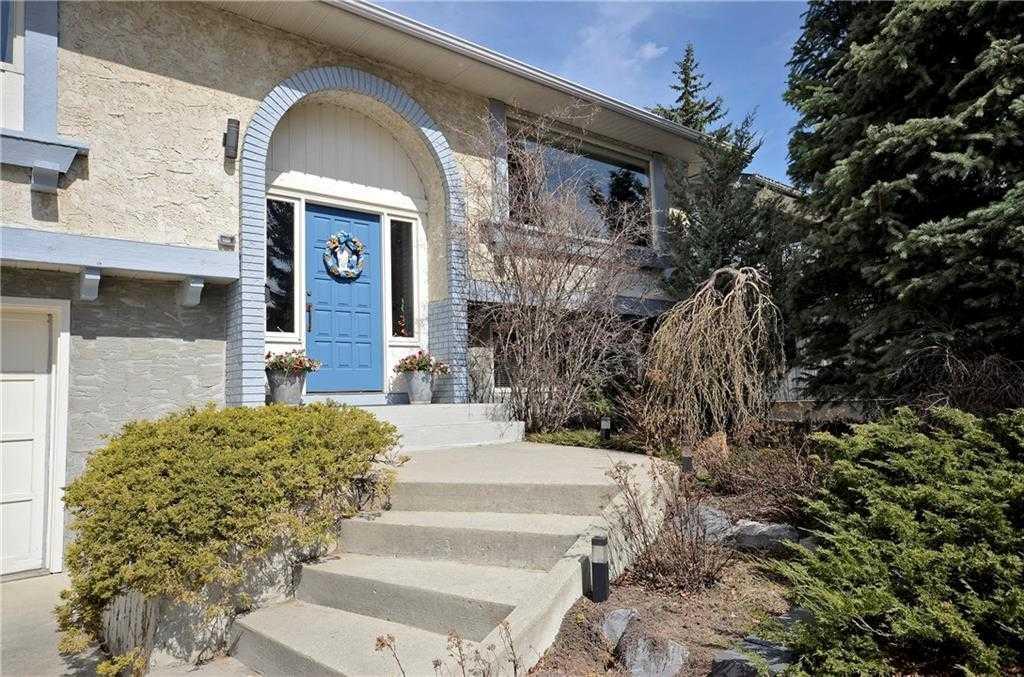 208 DALCASTLE Court NW