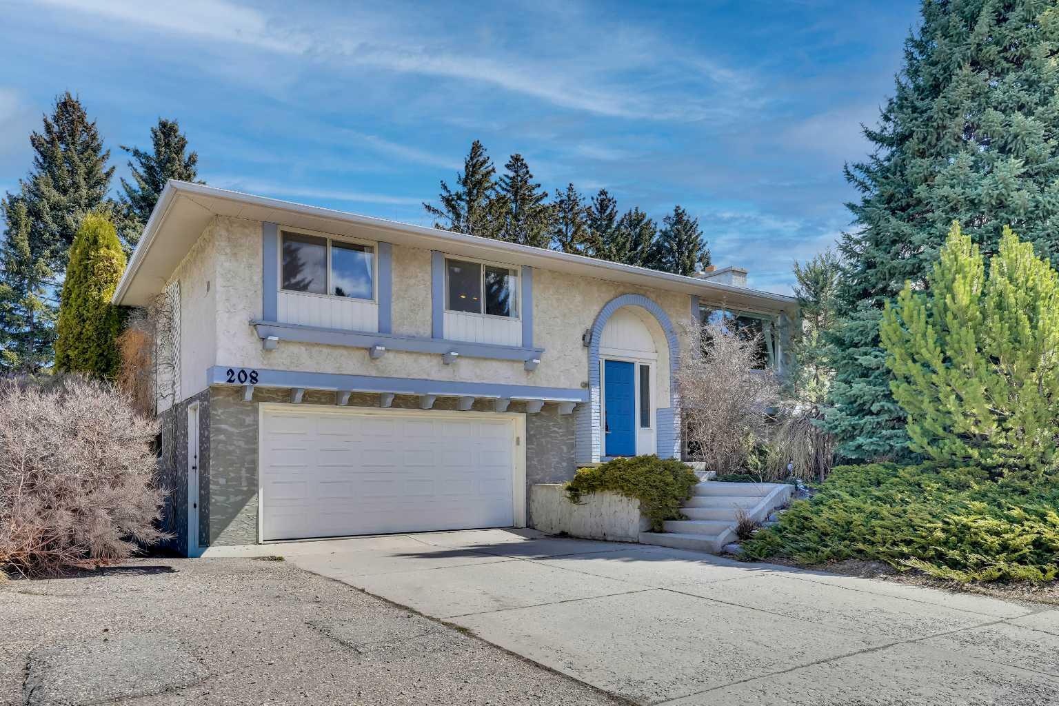 208 DALCASTLE Court NW