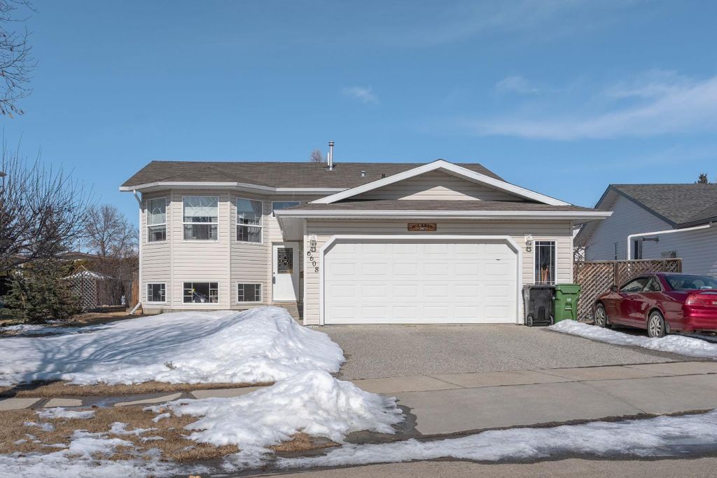 Photo of 6608 33 Avenue, Camrose, AB T4V 4W9 (MLS # A2293491)