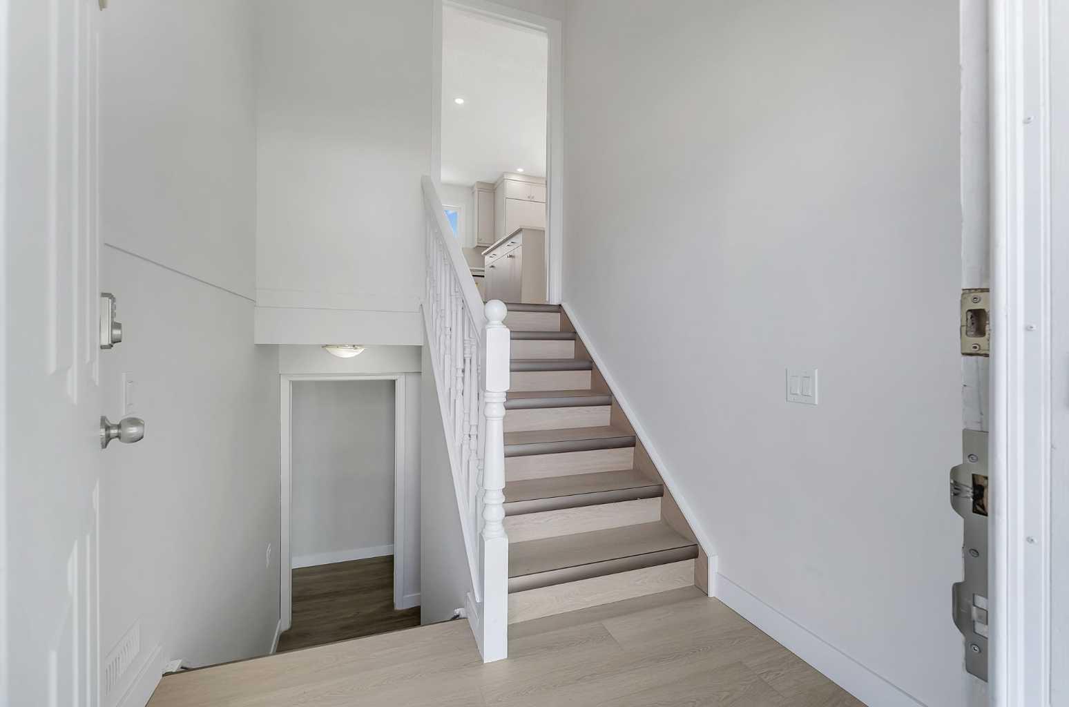 214 Rundleview Close NE