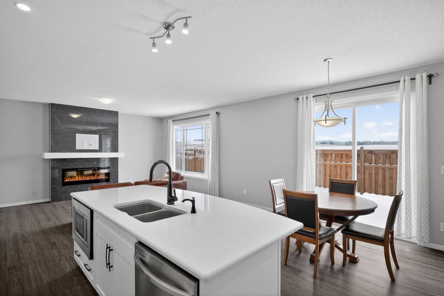 154 Yorkstone Way SW