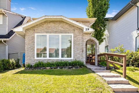 Photo of 29 Woodglen Crescent SW, Calgary, AB T2W 4L7 (MLS # A2258605) Photo of 29 Woodglen Crescent SW, Calgary, AB T2W 4L7 (MLS # A2258605)