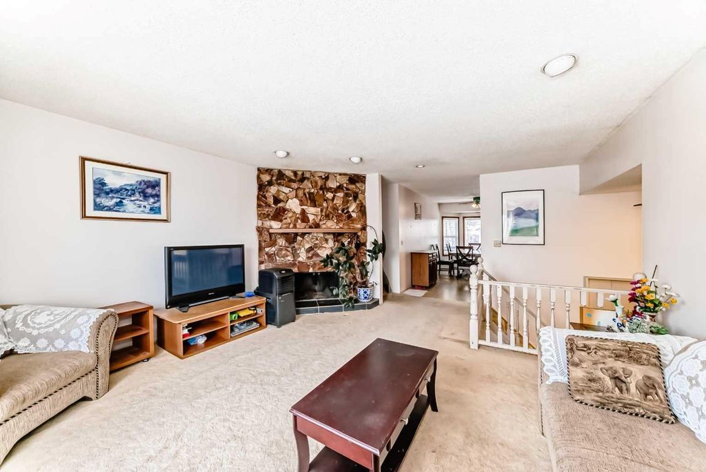 Photo of 224 Berwick Way NW, Calgary, AB T3K 1C1 (MLS # A2292488)