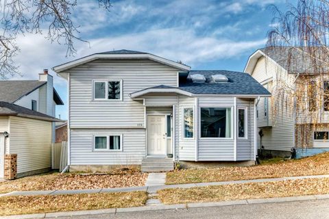 Photo of 179 Hawkwood Boulevard NW, Calgary, AB T2R 0B3 (MLS # A2287903)