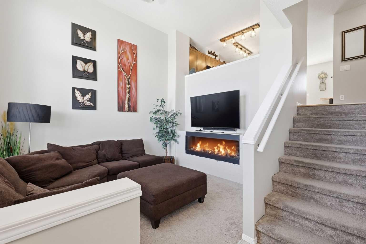270 Elgin Way SE