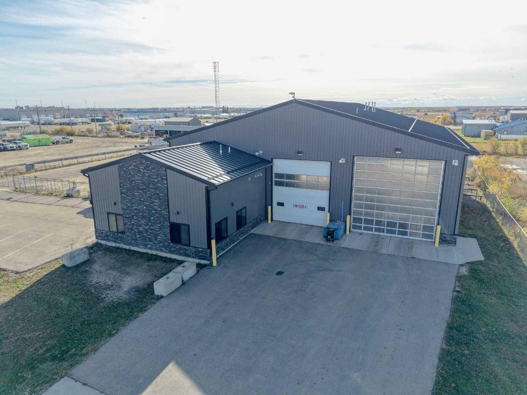 12139 106 AVENUE, GRANDE PRAIRIE, AB T8V 8B3 - Image 2182968105.jpeg?d=l
