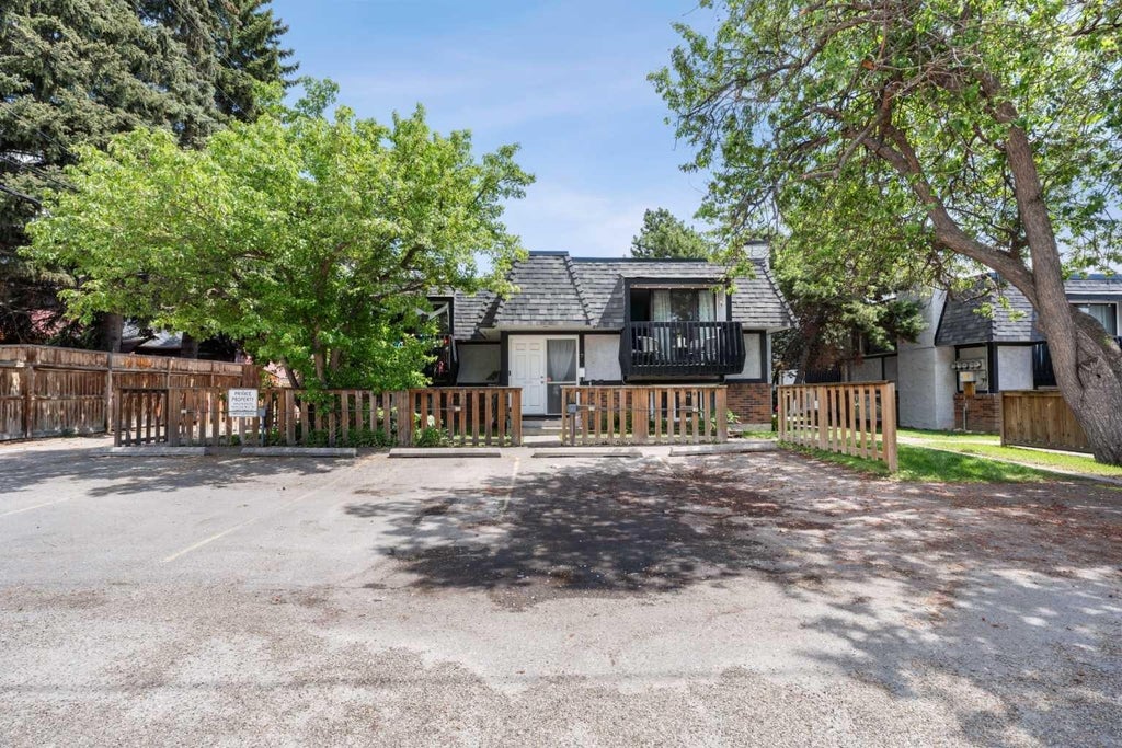Photo of 1739 24A Street SW #7, Calgary, AB T3C 1J5 (MLS # A2318092)