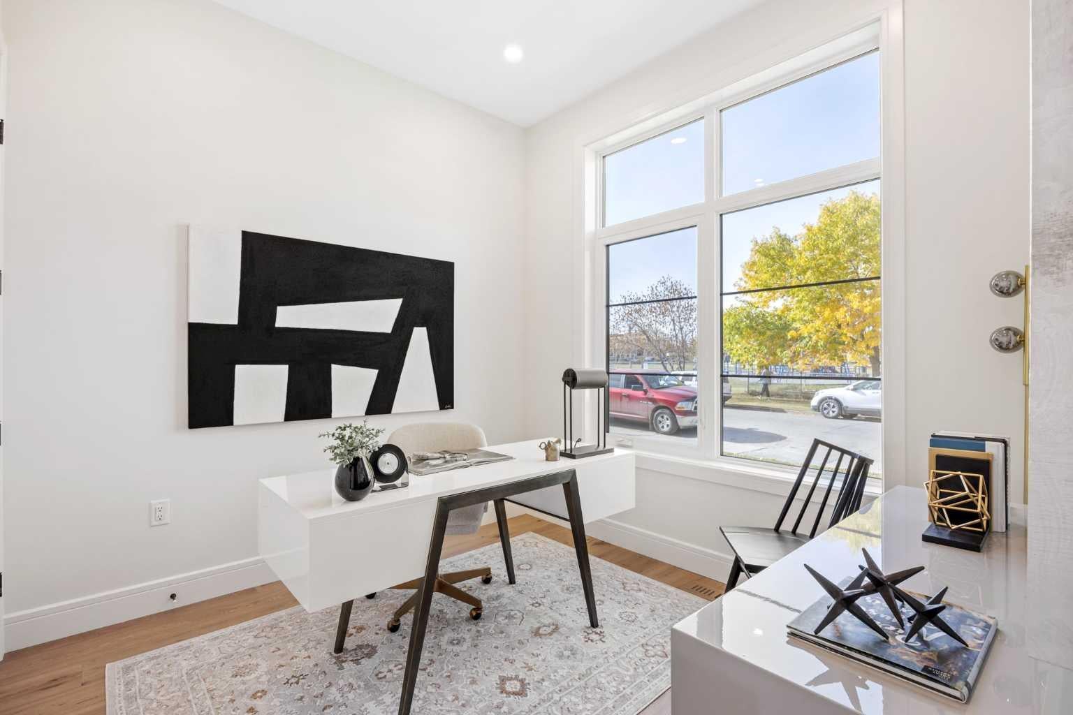 1908 5 Street NE