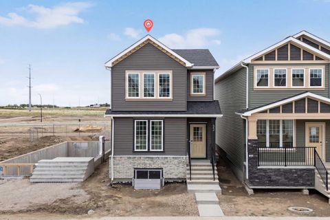 Photo of 33 Hotchkiss Gardens SE, Calgary, AB T3S 0T7 (MLS # A2320944)
