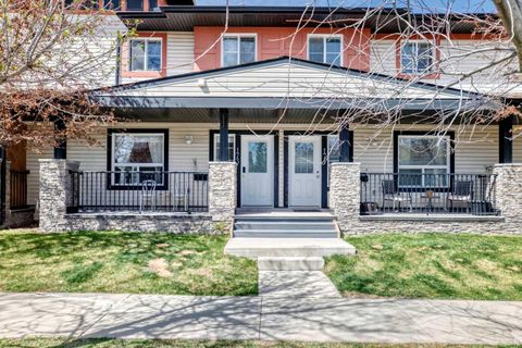 Photo of 173 Eversyde Common SW, Calgary, AB T2Y 4Z5 (MLS # A2310892)
