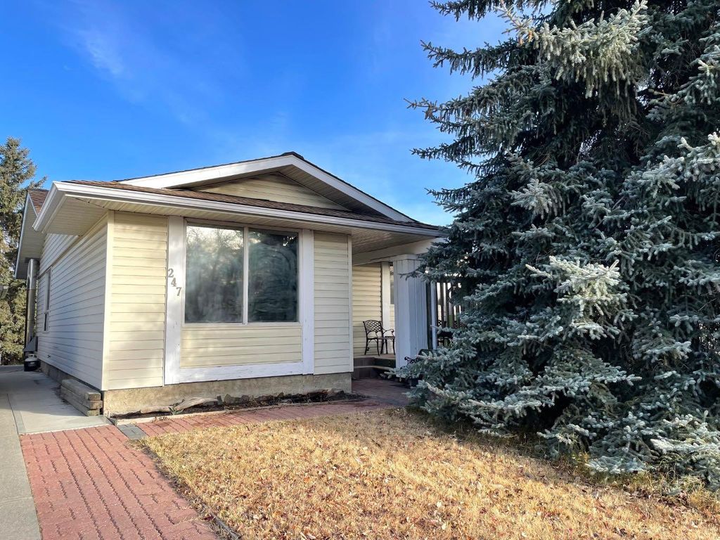 Photo of 247 Bracewood Road SW, Calgary, AB T2W 3C2 (MLS # A2293348)