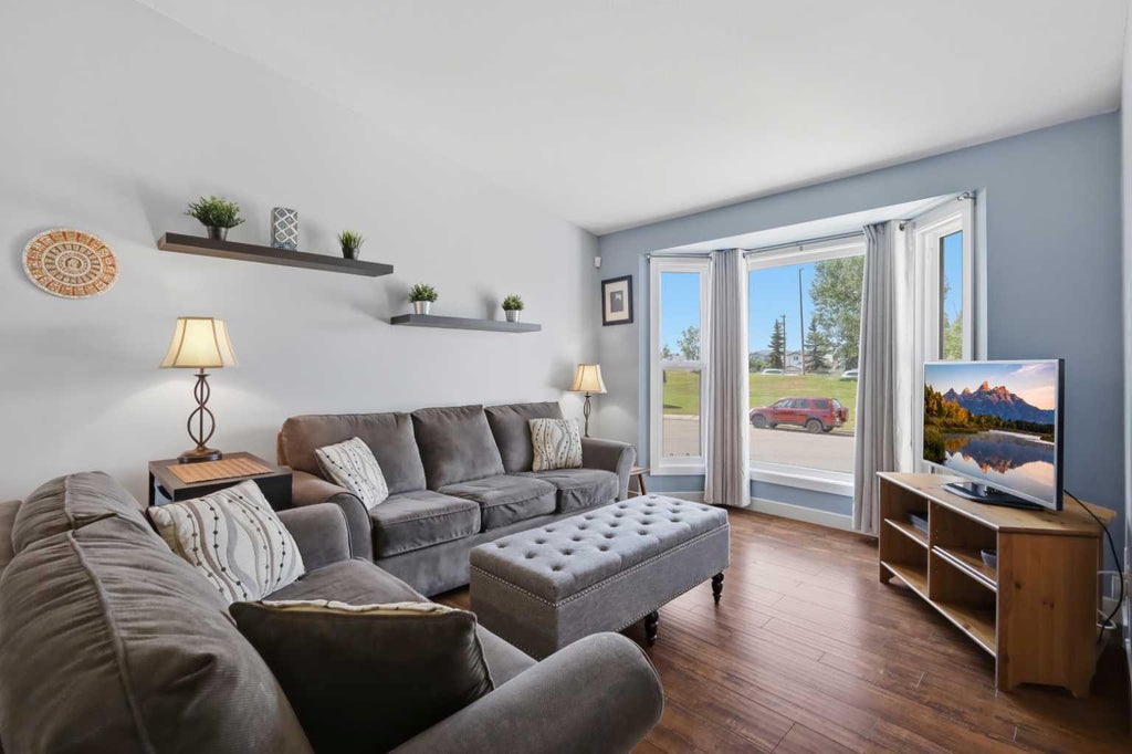 Photo of 73 Duncan Crescent, Red Deer, AB T4R 1W3 (MLS # A2331883)