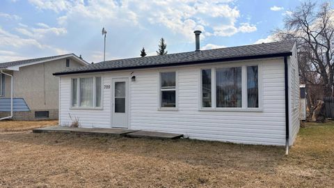 Photo of 709 7 Avenue, Wainwright, AB T9W 1B5 (MLS # A2303843)