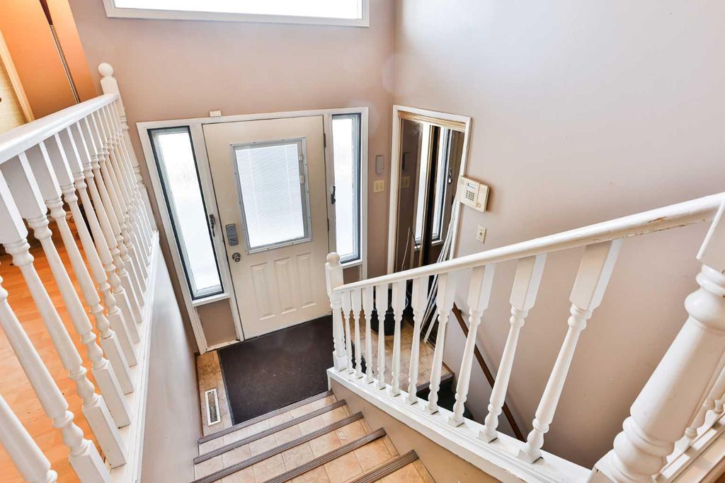 Photo of 1025 25 Street N, Lethbridge, AB T1H 3V9 (MLS # A2290660)