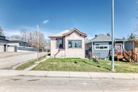 Photo of 112 30 Avenue NE, Calgary, AB T2E 2C8 (MLS # A2305855)