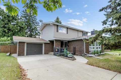 Photo of 5 Selkirk Boulevard, Red Deer, AB T4N 0G1 (MLS # A2344703)