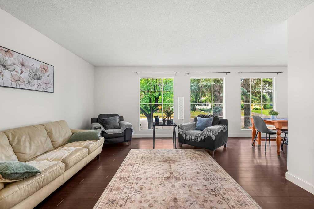 Photo of 43 Lake Sylvan Close SE, Calgary, AB T2J 3E5 (MLS # A2333409)