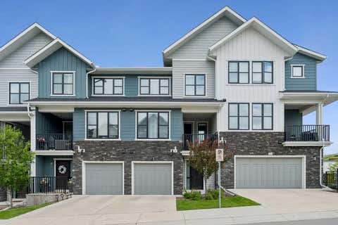 Photo of 711 Crestridge Common SW, Calgary, AB T3B 6L6 (MLS # A2321405)