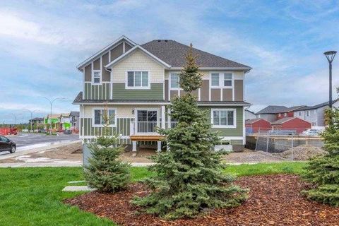 Photo of 33 Walcrest Lane SE, Calgary, AB T2X 4L4 (MLS # A2257233) Photo of 33 Walcrest Lane SE, Calgary, AB T2X 4L4 (MLS # A2257233)