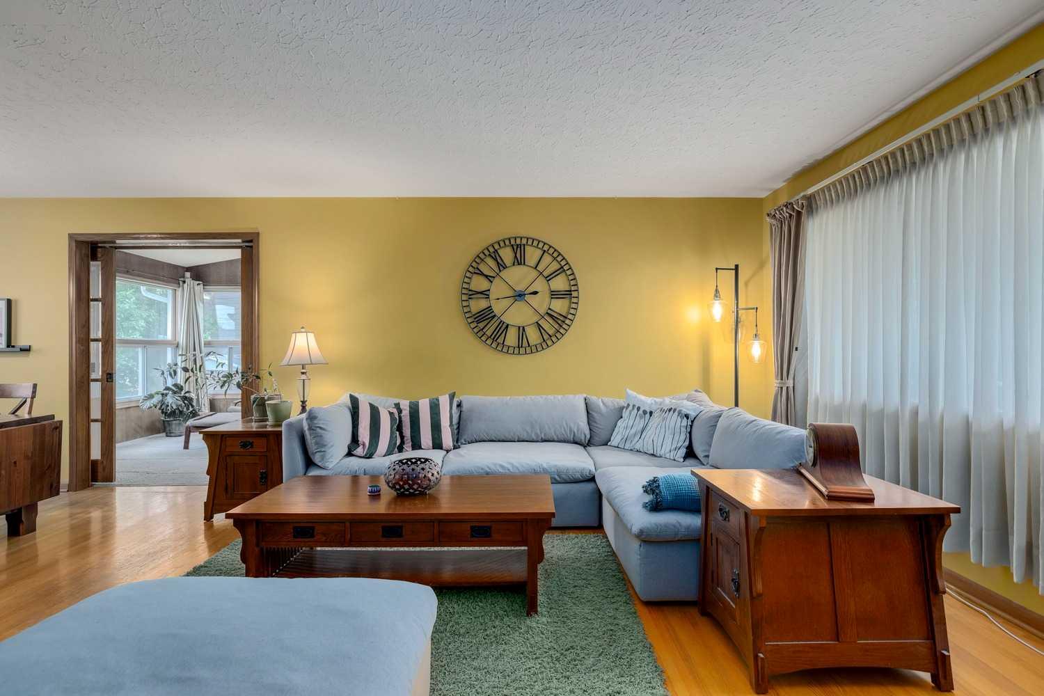 27 Winchester Crescent SW