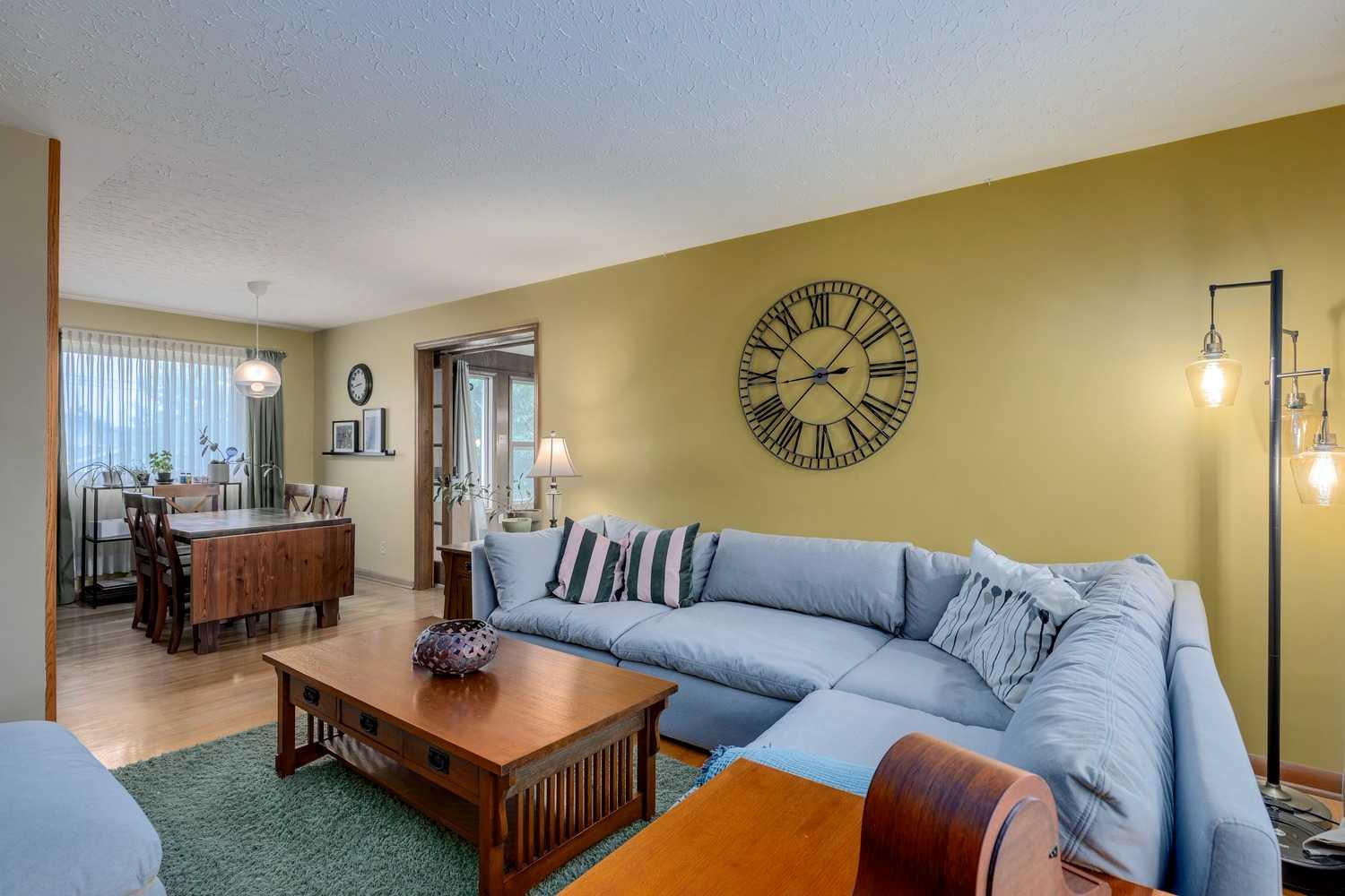 27 Winchester Crescent SW