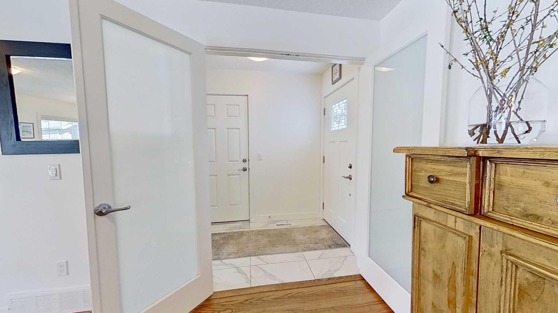 2932 Lathom Crescent SW