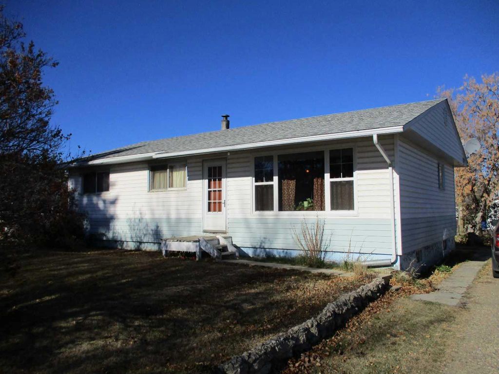 Photo of 220 2nd Avenue SW, Manning, AB T0H 2M0 (MLS # A2264429)