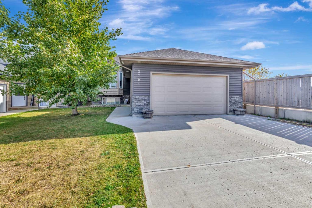 Photo of 3701 41 Avenue, Lloydminster, SK S9V 2J3 (MLS # A2351527)