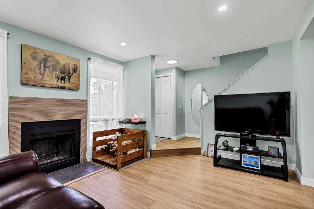 Photo of 2187 Woodview Drive SW, Calgary, AB T2W 3N8 (MLS # A2322689)