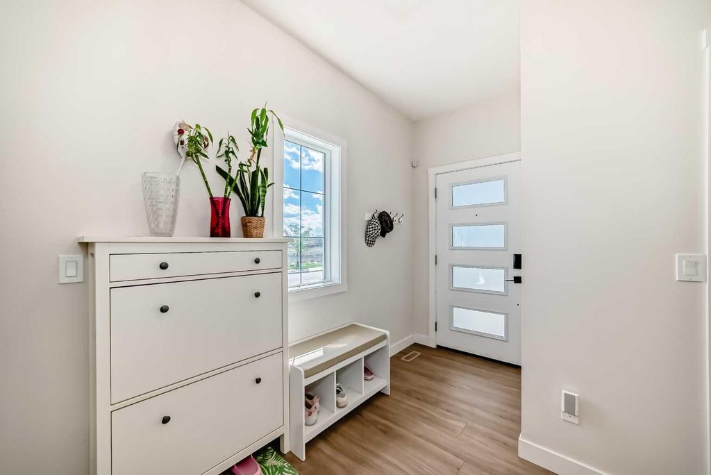 Photo of 10 Verity Landing SW, Calgary, AB T2Y 0T1 (MLS # A2313213)
