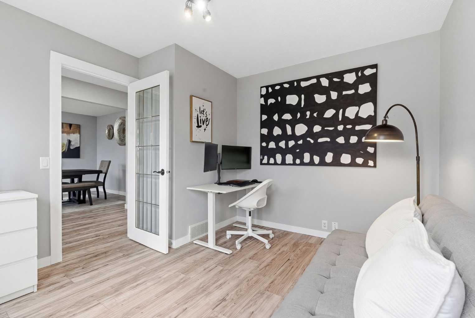 23 Prestwick Green SE