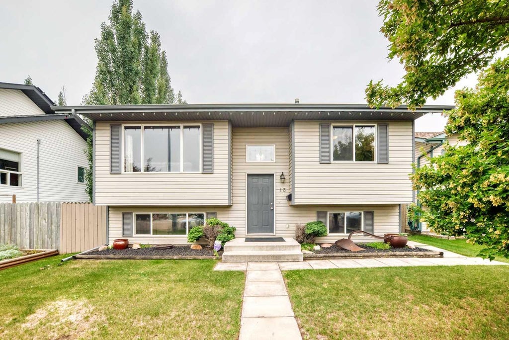 Photo of 13 Westglen Boulevard, Blackfalds, AB T0M 0J0 (MLS # A2330259)